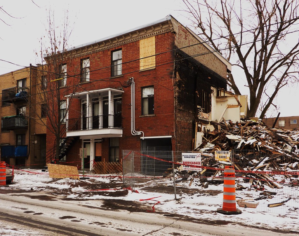 Sécurisation des lieux, enlèvement des déchets et ramassage des débris de incendie après sinistre et chantier de construction sur la Rive-Sud, Rive-Nord, à Montréal, Laval, Longueuil, Laurentides, Lanaudière et ses environs - Le Groupe Rénovation Après Sinistre